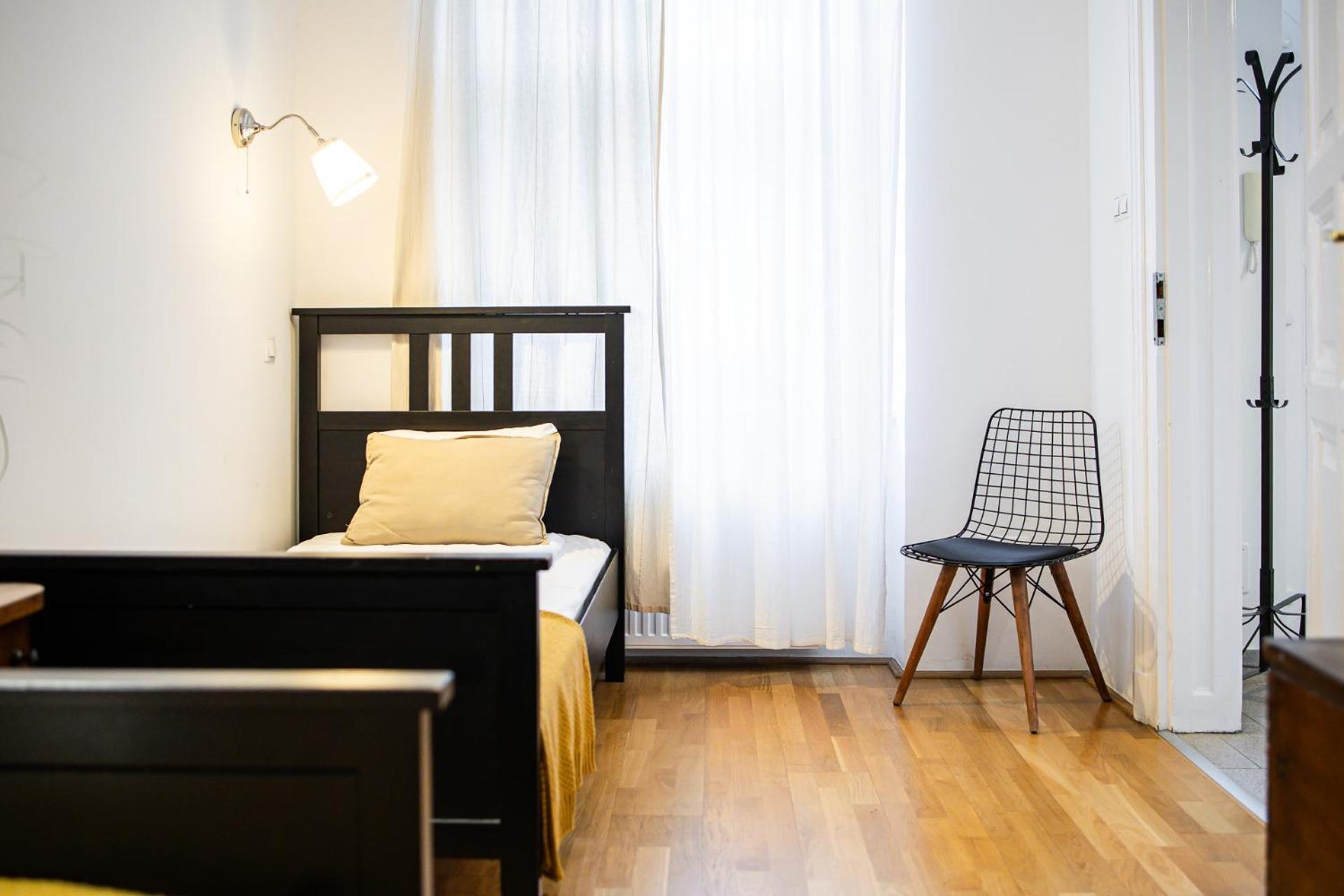 Central Budapest Apartment In Historical Building With Free Private Parking — Photos 1