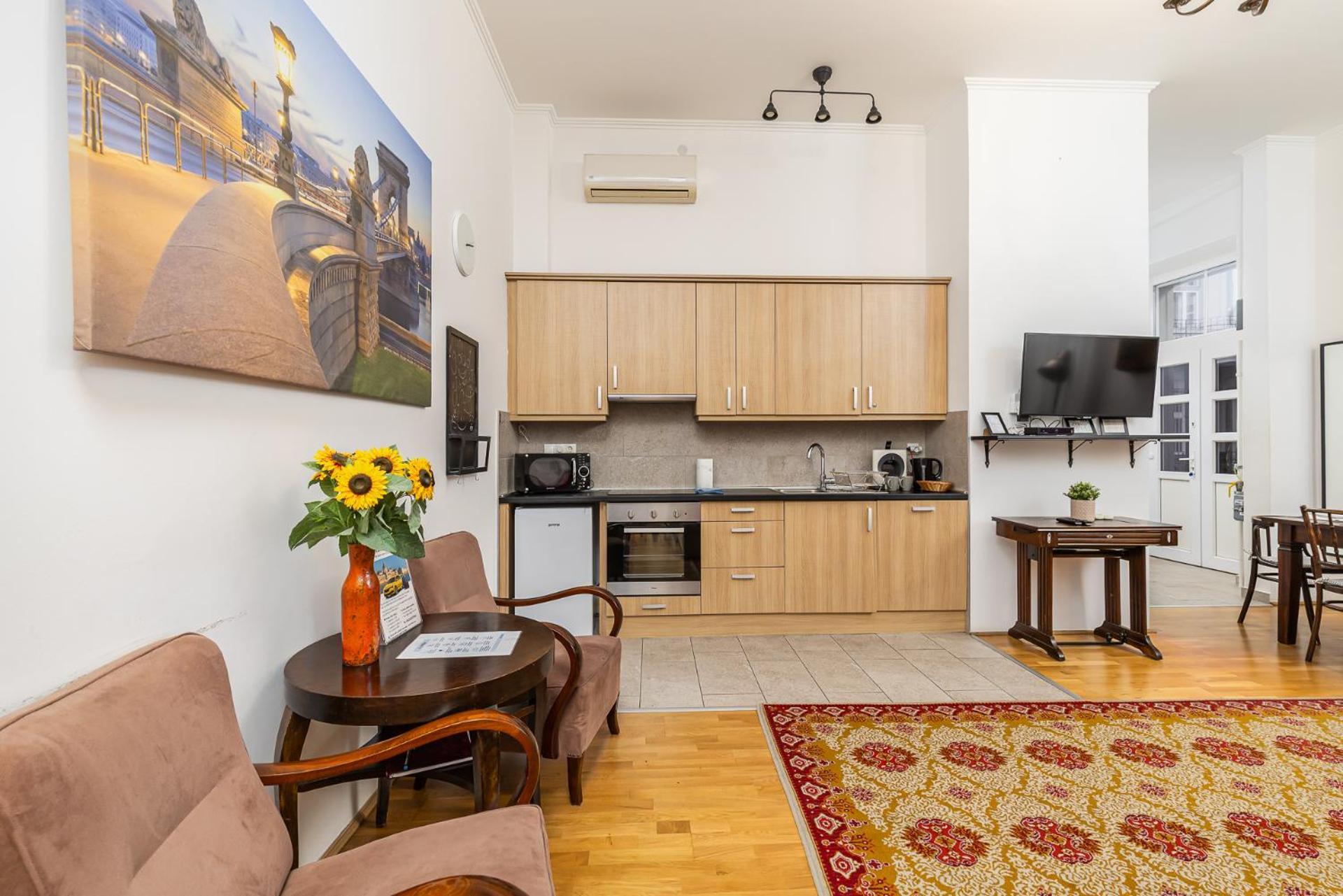 Central Budapest Apartment In Historical Building With Free Private Parking, Budapest
